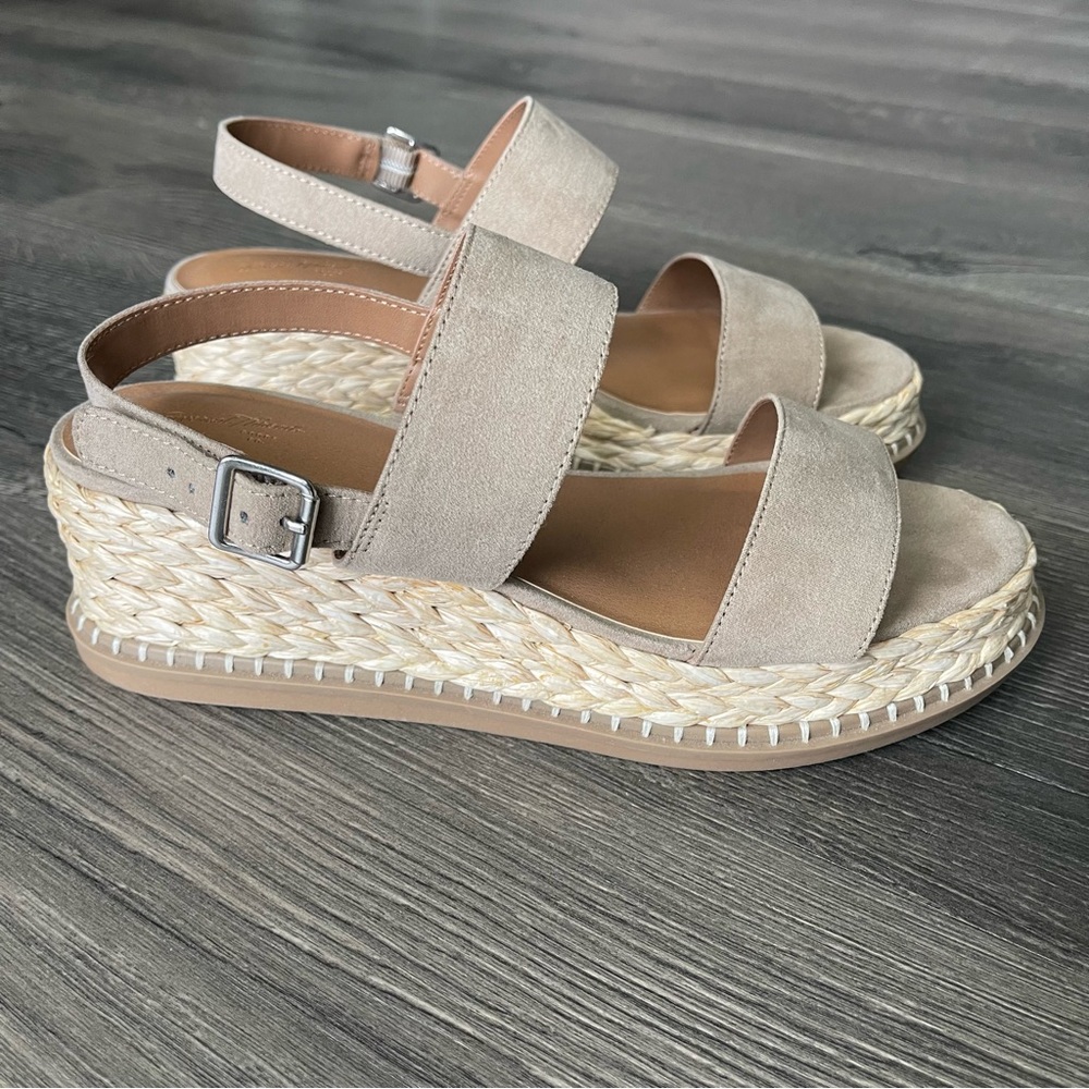 Universal Thread Sandals Platform Wedge Espadrill… - image 1